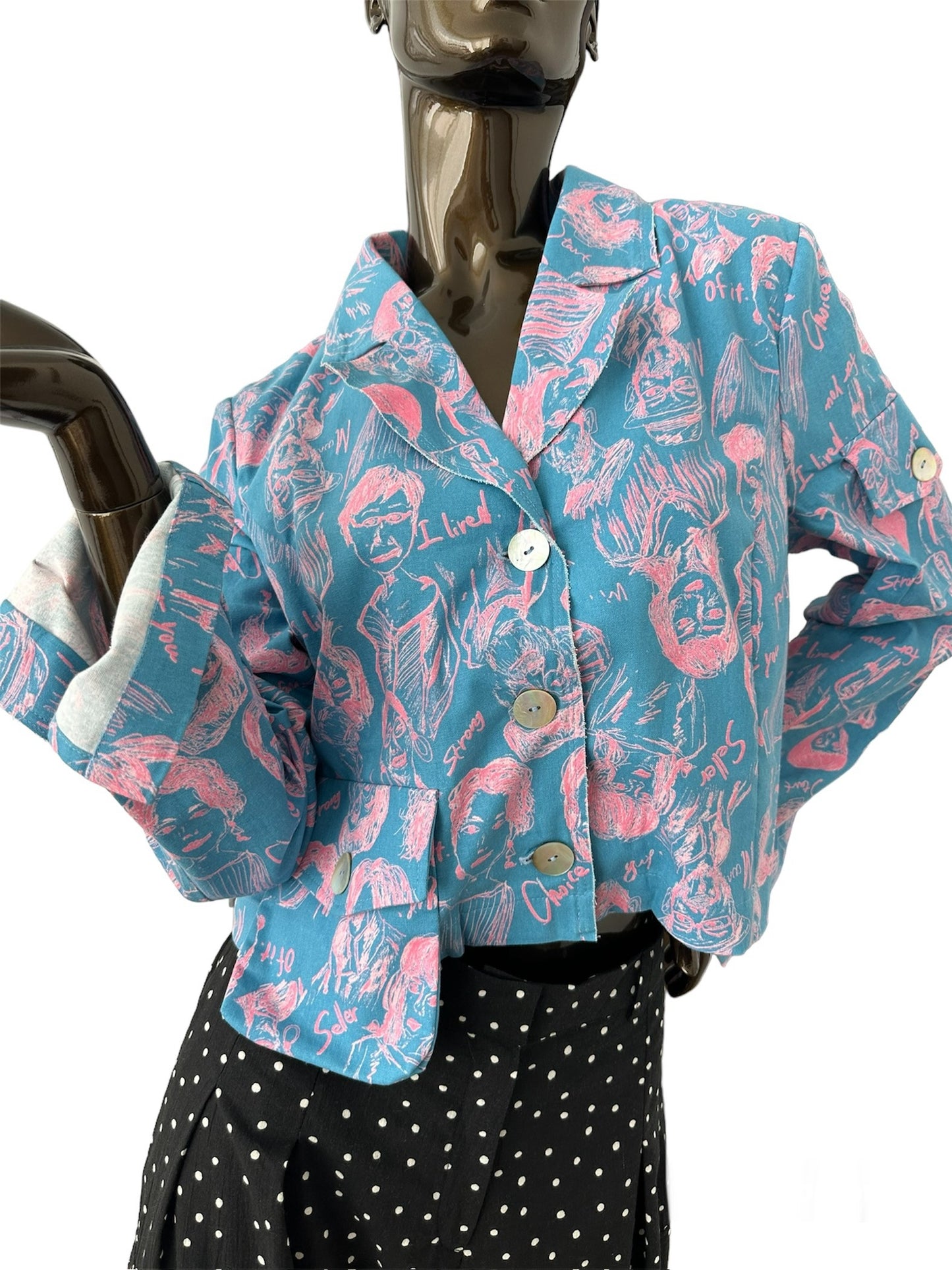 Cropped Design Jacket in Faces Print with long sleeves